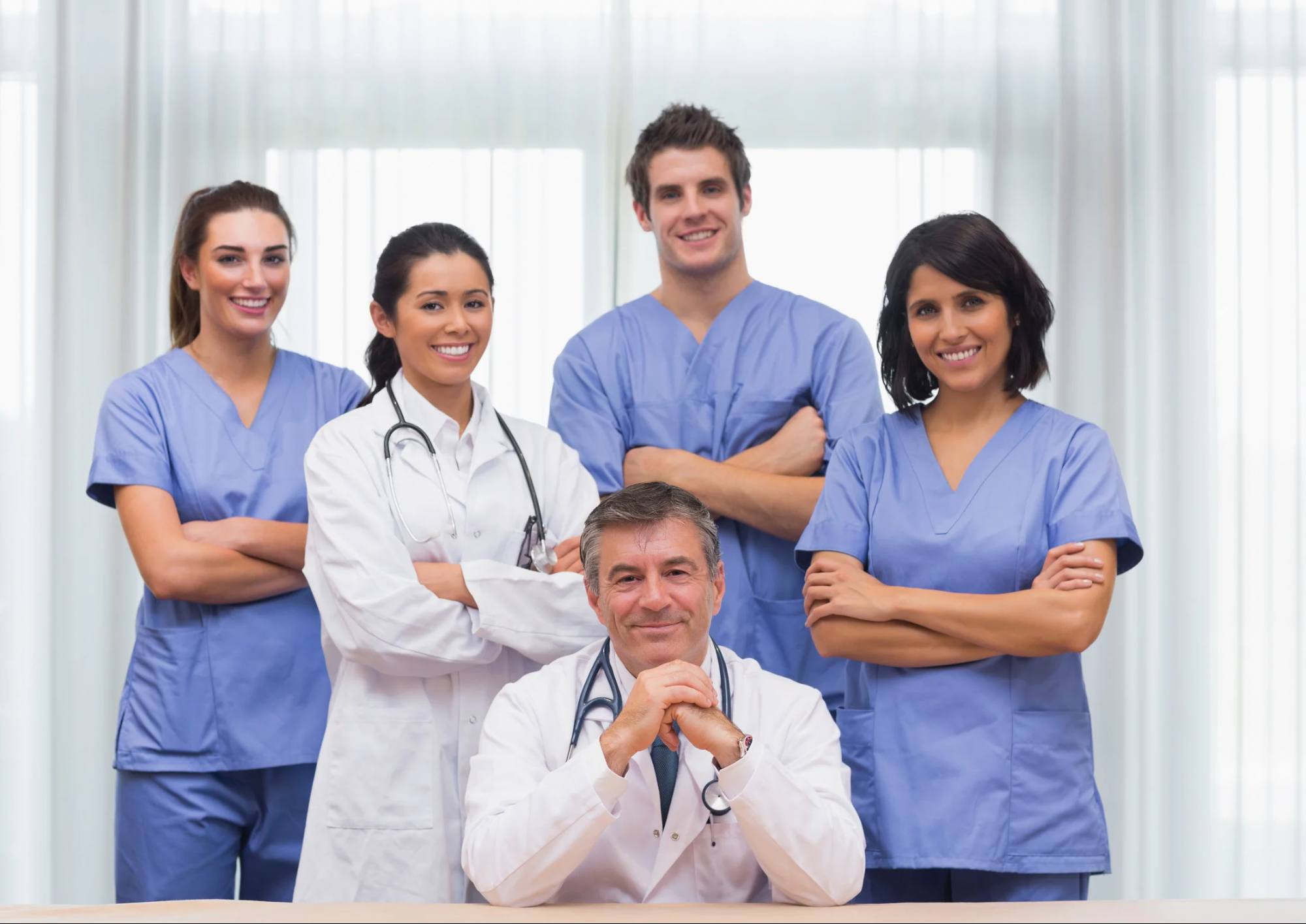 Chefarzt und medizinisches Team